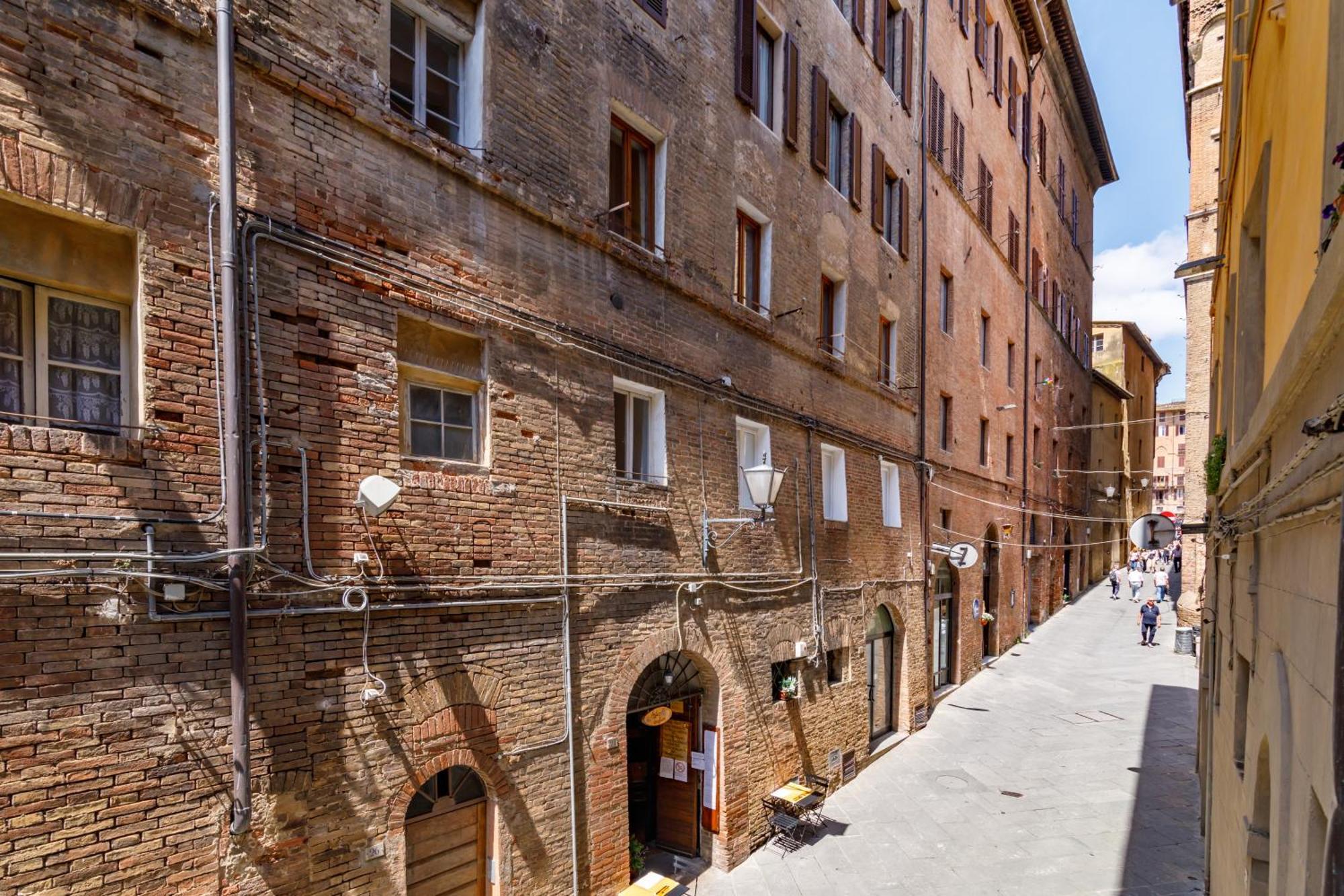 Апартаменты Charme Centro Storico Сиена Экстерьер фото